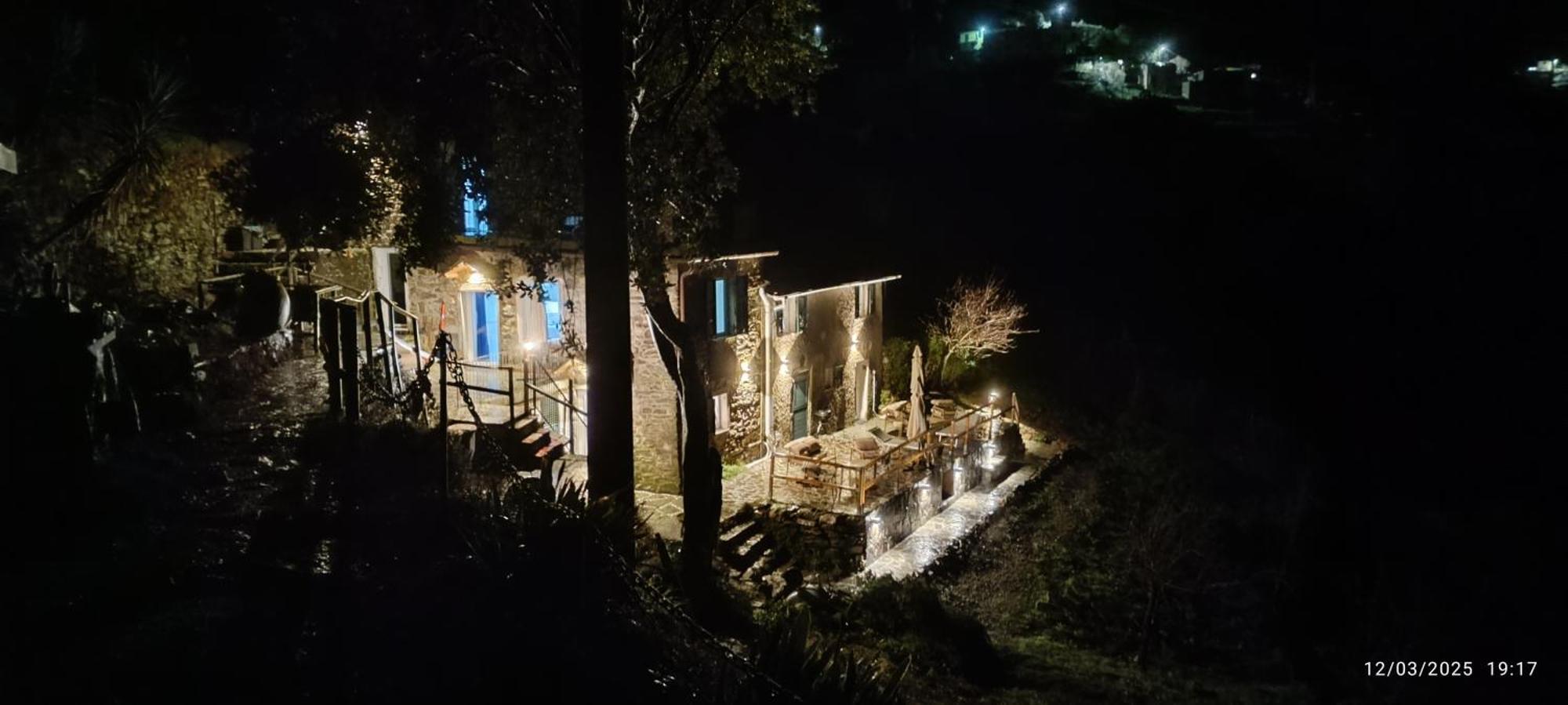 Отель La Quiete Accesa Вернацца Экстерьер фото